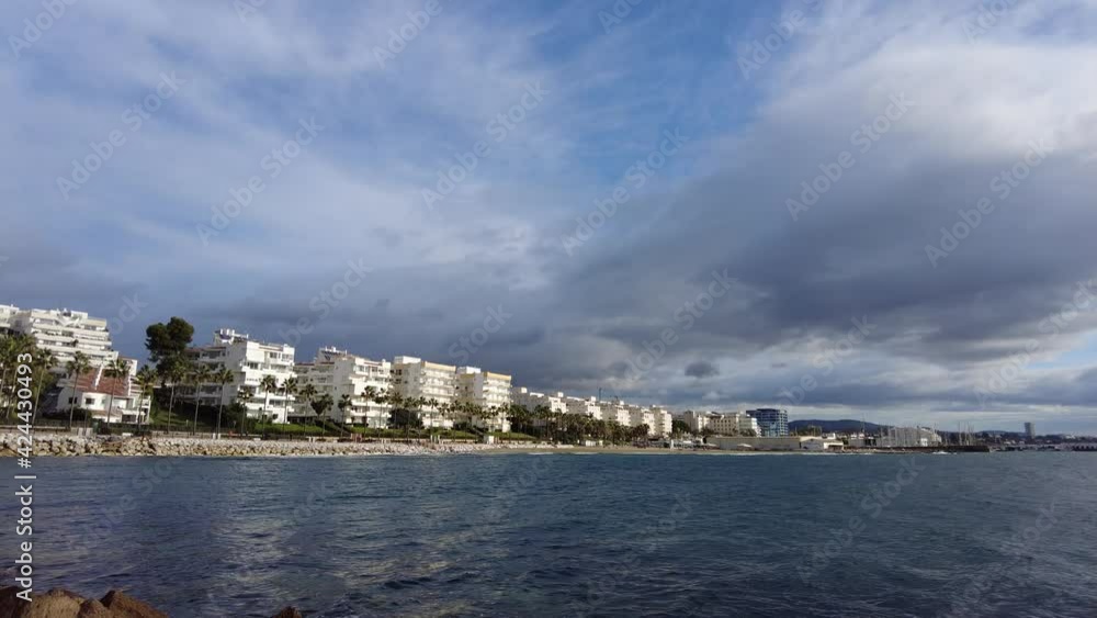 bonita playa de la ciudad de Marbella en la costa del sol, Andalucía bonita playa de la ciudad de Marbella en la costa del sol, Andalucía