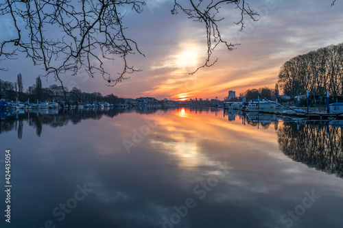 Sonnenaufgang am Hafen in Schierstein photo