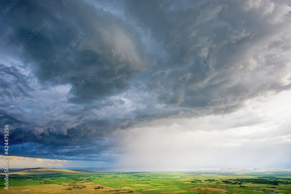 Obraz premium Thunderstorm with clouds and rains over the steppes and mountains of Khakassia park chests