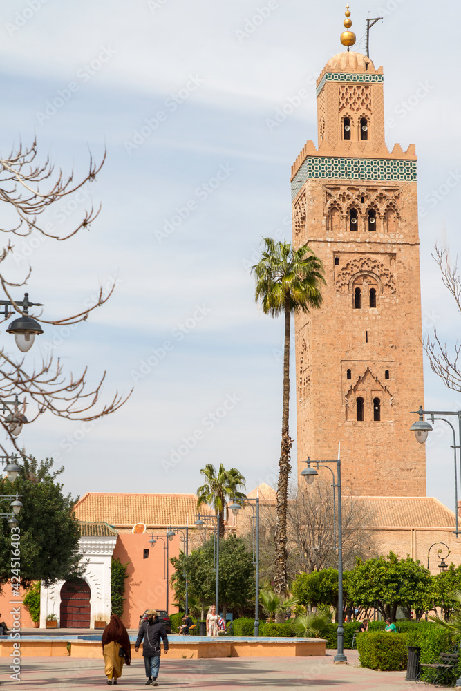 Fototapeta premium Mezquita Kotubia o Koutoubia en la ciudad de Marrakech en el pais de Marruecos