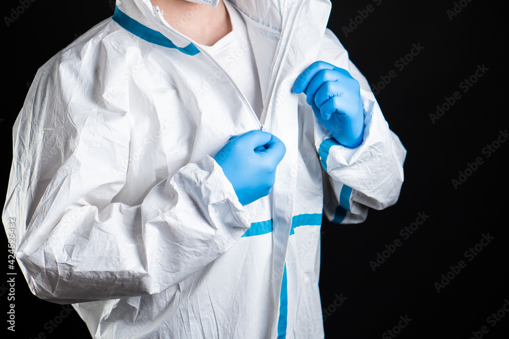 The doctor is wearing a protective suit. It tries to protect against the corona virus. The doctor is wearing a protective suit. It tries to protect against the corona virus.