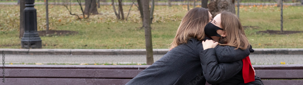 meeting two girlfriends in the park