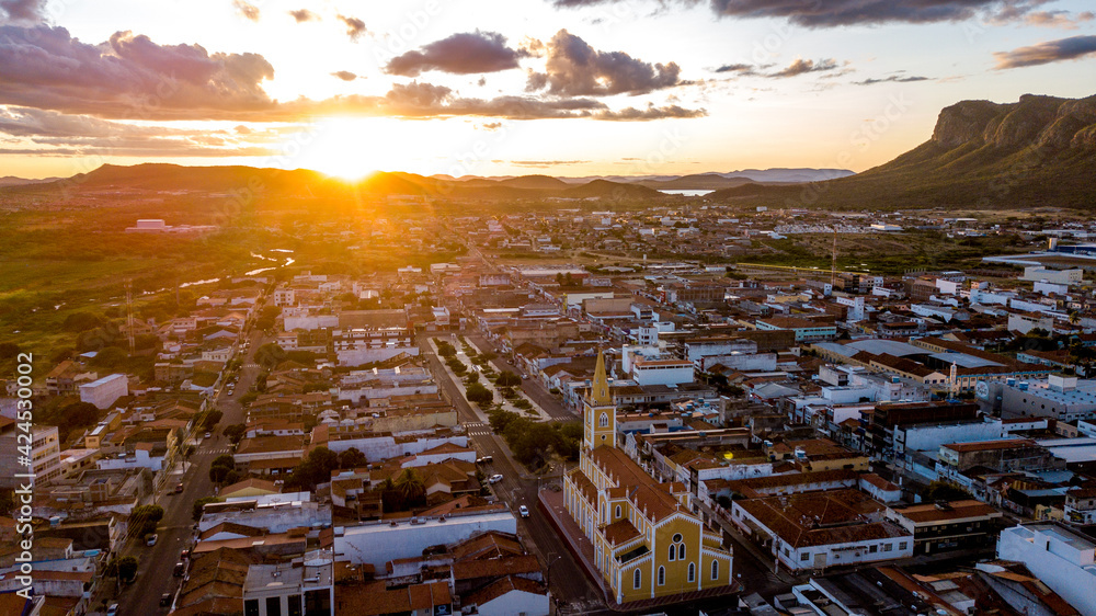 Captura com drone de um pôr do Sol em Serra Talhada - Pernambuco
