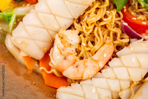 Boiled squid and shrimp with noodles