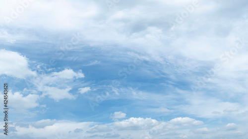 Fototapeta Naklejka Na Ścianę i Meble -  Blue sky with fluffy white clouds