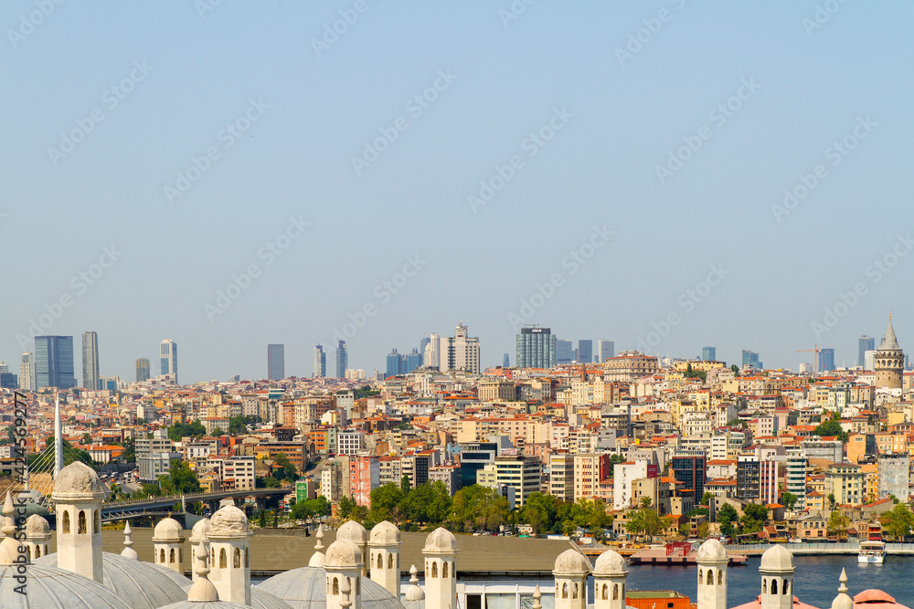 Panoramica, Panoramic, Vista, View o Skyline de la ciudad de Estambul o Istanbul en el pais de Turquia o Turkey