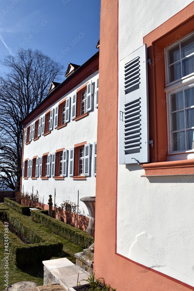 Hausfassaden am Schloss Bürgeln in Schliengen-Obereggenen