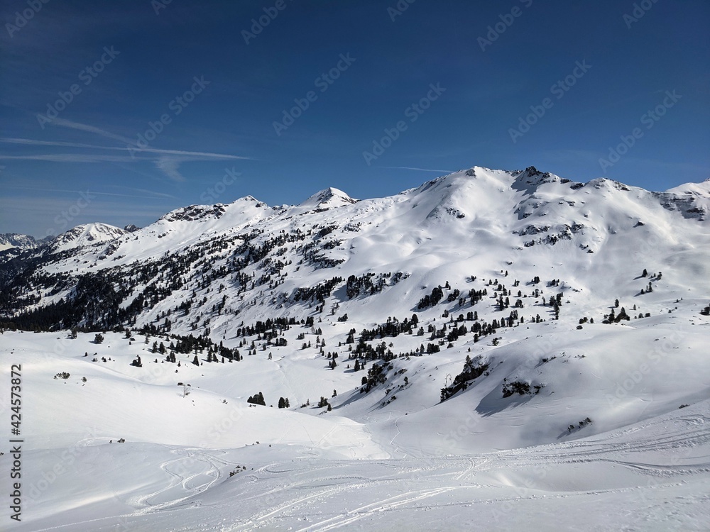 Obraz premium Beautiful ski tour in the Glarus region with a breathtaking view of the snow-covered mountains. Skimo, mountaineering