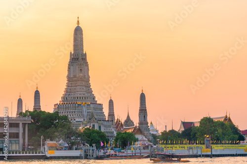 BANGKOK  THAILAND  8 JANUARY 2020  Beautiful sunset over the Temple of Wat Arun