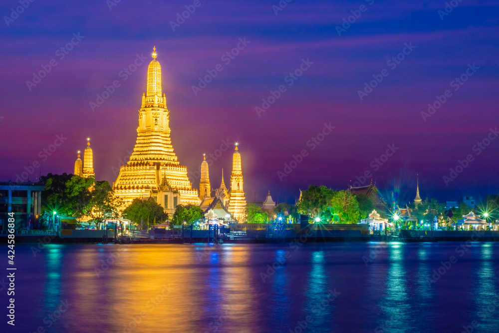BANGKOK, THAILAND, 8 JANUARY 2020: Wat arun Temple by night