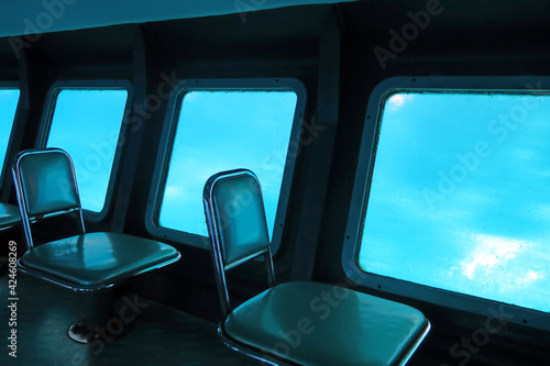 半潜水式水中観光船