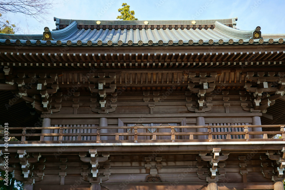 高尾山薬王院の山門　春