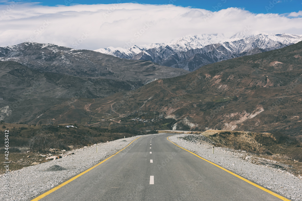 Naklejka premium Road in mountains area