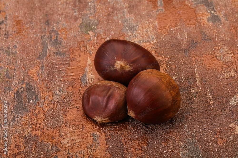Obraz premium Organic natural sweet Chestnut heap