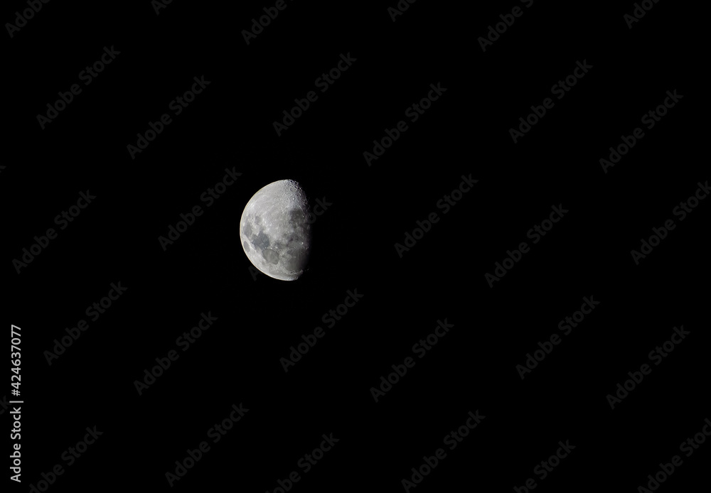 La Luna. Fotografía tomada desde Canelones, Uruguay La Luna. Fotografía tomada desde Canelones, Uruguay