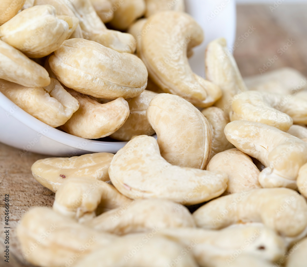 Fototapeta premium delicious and healthy raw cashew nuts, close up