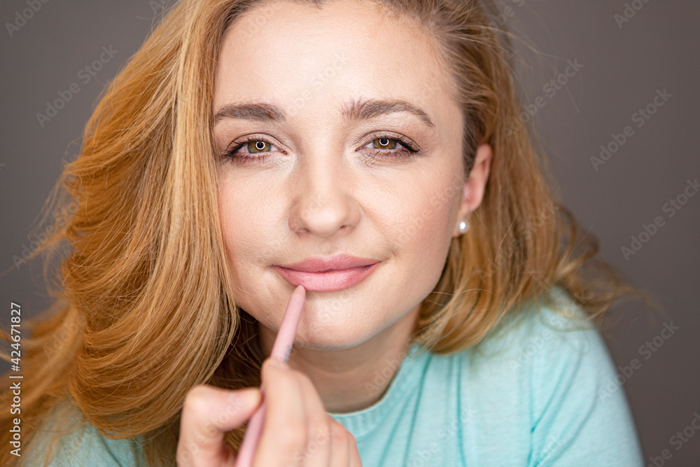 make-up blogger testing decorative cosmetics in front of the camera make-up blogger testing decorative cosmetics in front of the camera