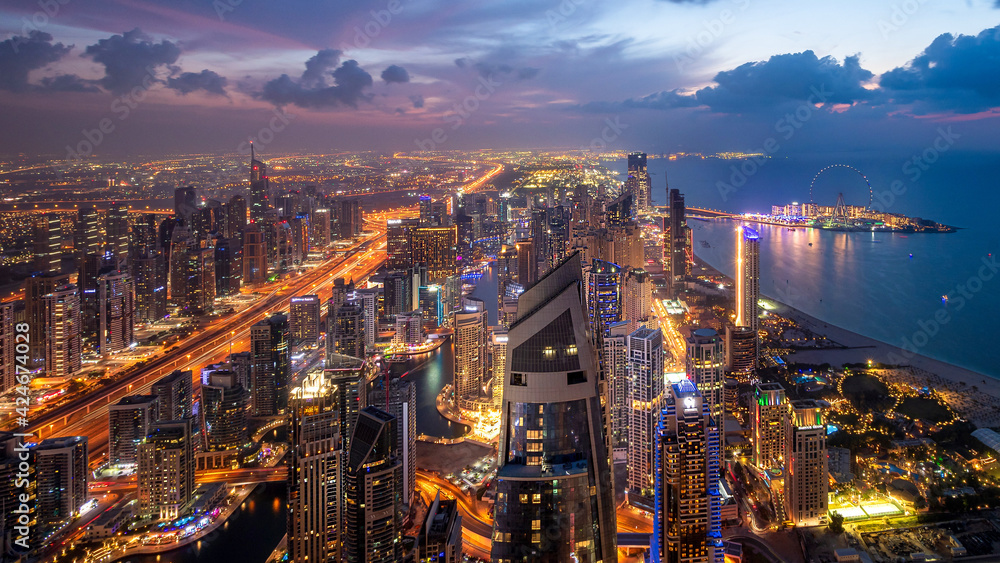 Fototapeta premium Sunset view in Dubai Marina