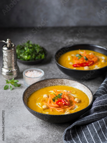 vegetarian carrot and ginger soup