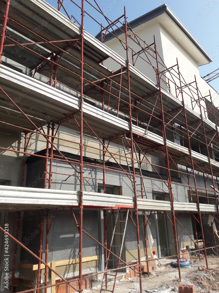 Lavori in corso nel cantiere in primavera - business Lavori in corso nel cantiere in primavera - business
