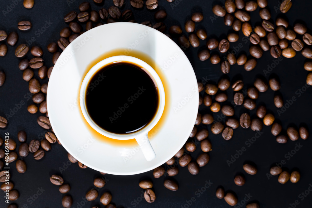 Fototapeta premium whole and flavorful coffee beans scattered in a chaotic order