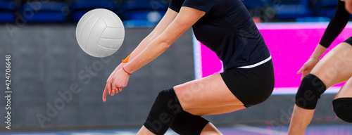Valokuva Volleyball game sport with group of girls indoor in sport arena
