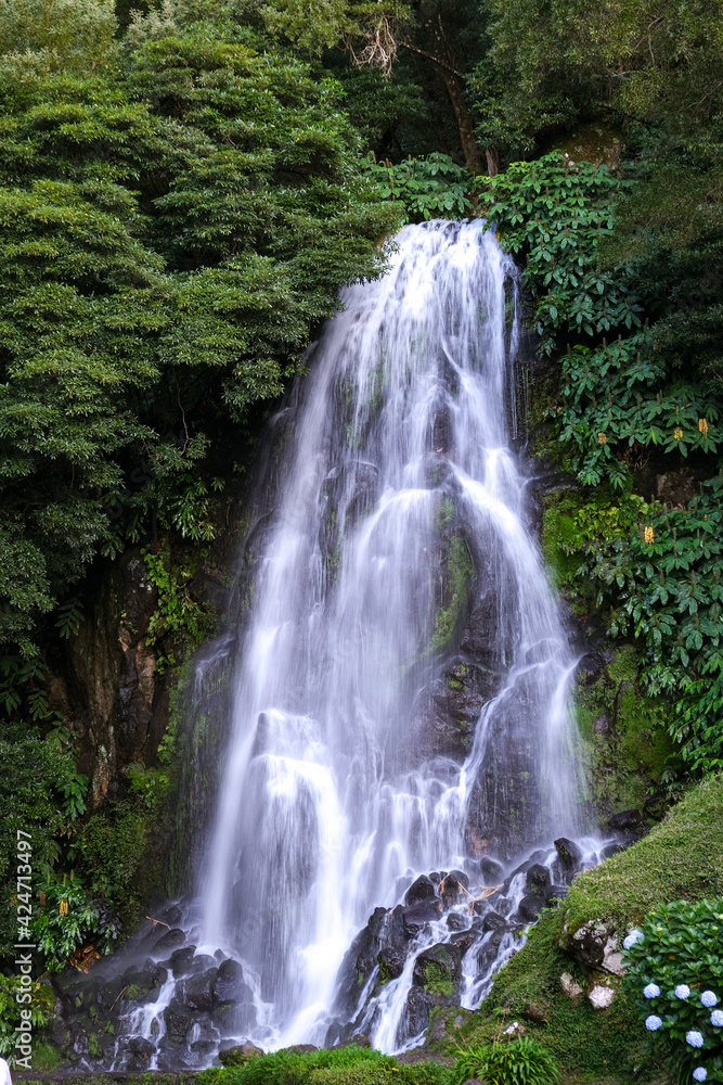 Cascata Véu da Noiva, São Miguel - Açores Cascata Véu da Noiva, São Miguel - Açores