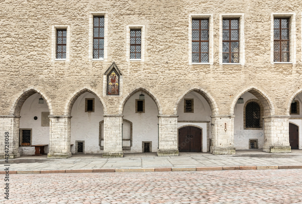 empty streets of old Tallinn