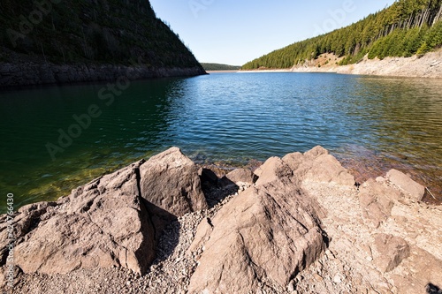  Idyllischer Rastplatz an der  Talsperre im schönen Schmalwassergrund bei Tambach Dietharz im Thüringer Wald - Die frühere Trinkwassertalsperre hat  mit 76 m den höchsten Staudamm Deutschlands. photo