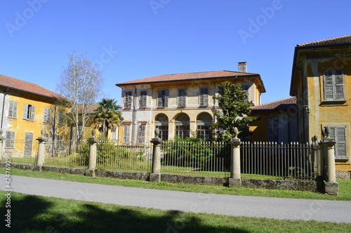 An old villa in Lombardy, Italy © Robrecht