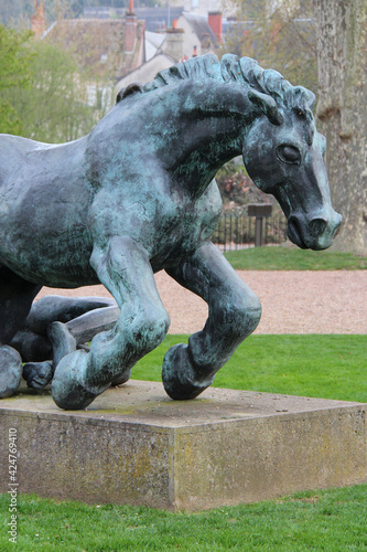 statue of a horse in vendôme in france