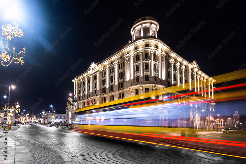 Fototapeta premium Warszawa autobus na Starym Mieście