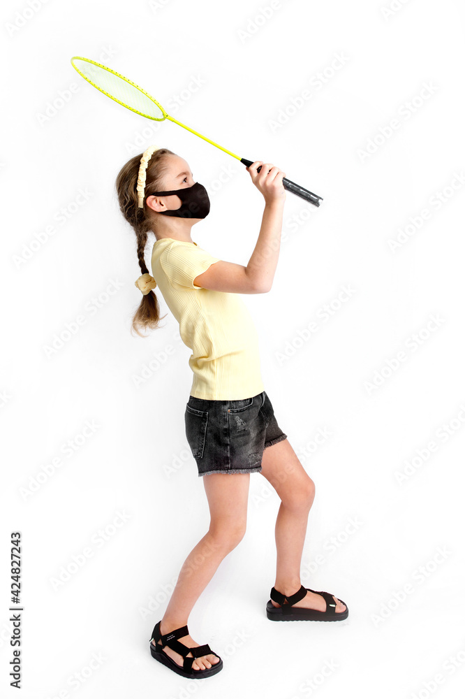 A teenage girl in a protective black Kovid-19 mask is actively involved in sports The concept of life during an epidemic A teenage girl in a protective black Kovid-19 mask is actively involved in sports The concept of life during an epidemic