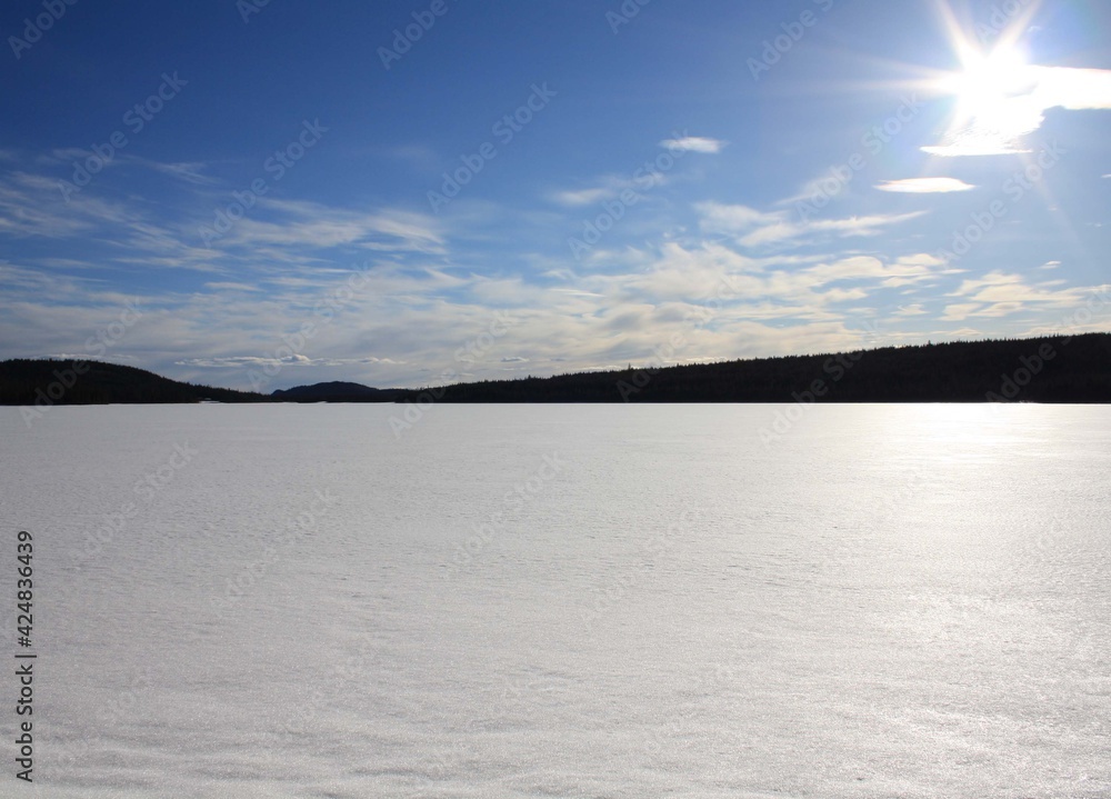 Obraz premium Frozen lake in winter