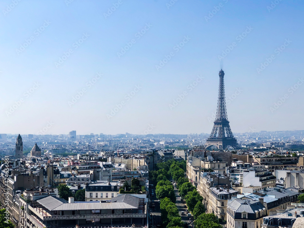 Vistas de París con la Torre Eiffel de fondo.