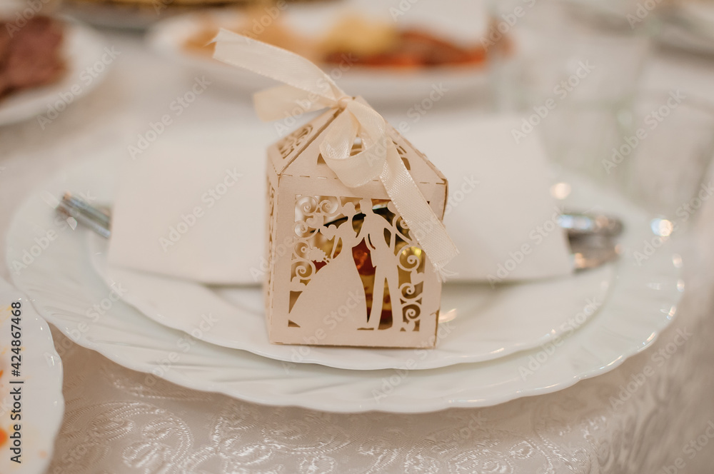 Bonbonniere on the festive table. Sweet gift for wedding guests Bonbonniere on the festive table. Sweet gift for wedding guests