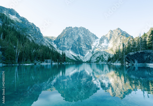 Fototapeta Naklejka Na Ścianę i Meble -  lake in the mountains