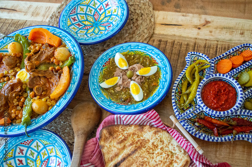 Couscous tunisien a l'agneau et Salade Grillée Ou Slata Méchouia