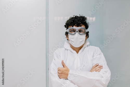 doctor whit a mask and security glasses, covid, surgeon 