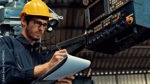 Canvas-taulu Skillful factory worker working with clipboard to do job procedure checklist