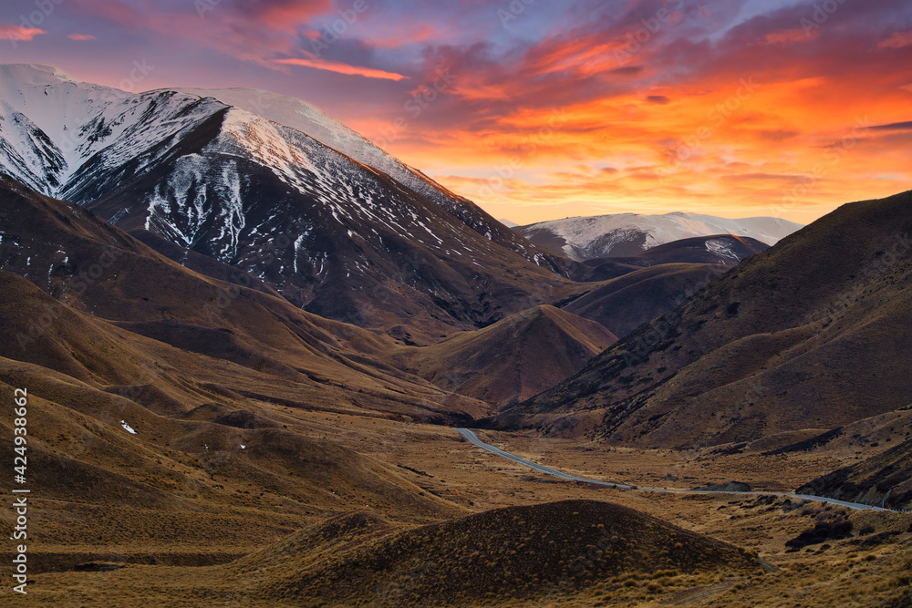 Spectacular views, beautiful valley at dawn and twilight sky at Lindis Pass Summit scenic lookout is a popular attraction in the South Island of New Zealand.