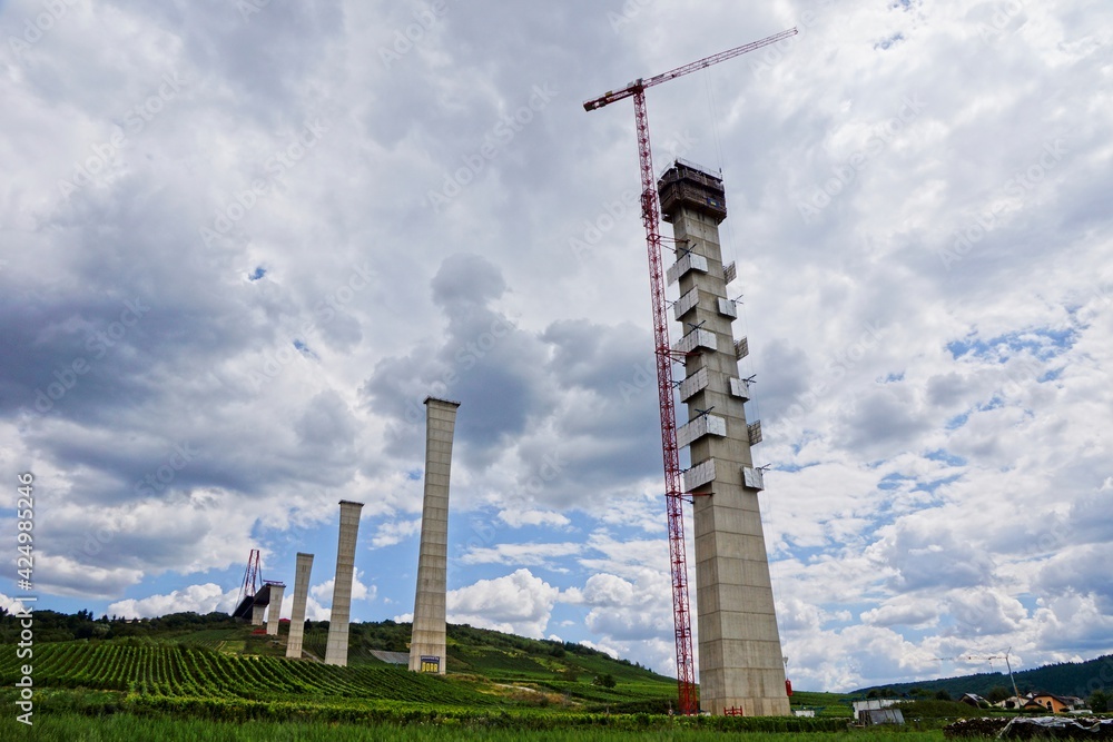 Obraz premium Zeltingen-Rachtig Germany - 30 July 2015 - Building the bridge over Mosel River (Hochmoselbrücke on E42 highway) in Germany