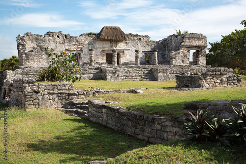 Fotografia Mayan temple ruins with a thatched roof over a descending god fresco in Tulum, Q