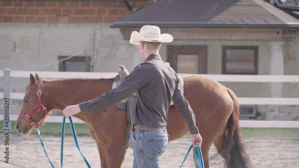 Cowboy train horse on lunge 4K Cowboy train horse on lunge 4K