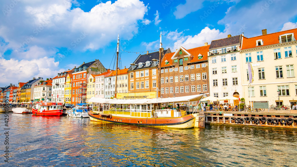 Naklejka premium Nyhavn harbour in Copenhagen, Denmark travel photo