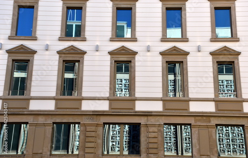 Fensterspiegelungen in der Innenstadt von Stuttgart