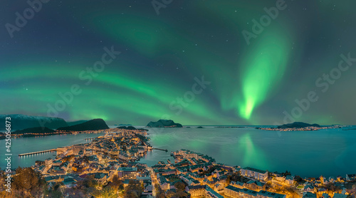 Vászonkép Nordlicht Polarlicht Norwegen Alesund Panorama