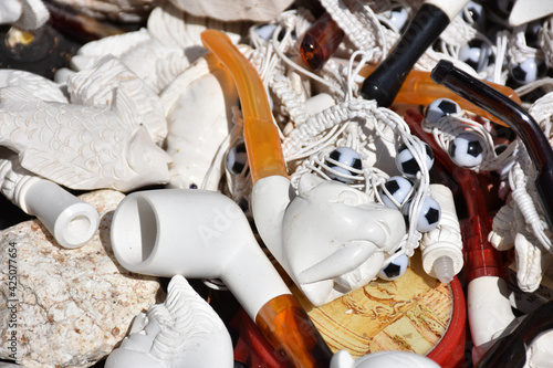 Canvas-taulu Meerschaum pipe in the form of sculptures and some gift objects