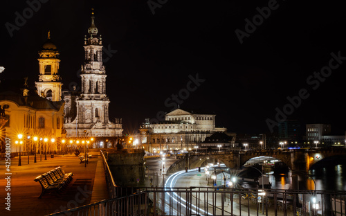 Dresden, Germany at night. Beautiful German city. Baroque StyleDresden, Deutschland Sehr schöne Stadt Dresden nachts. Barock Stil 