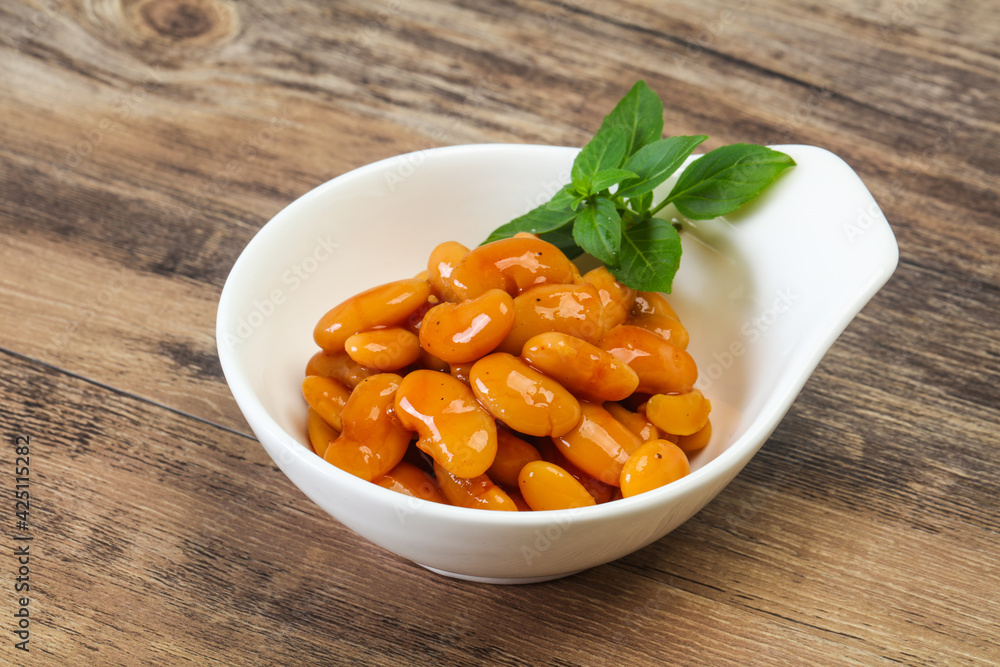 White beans with tomato sauce